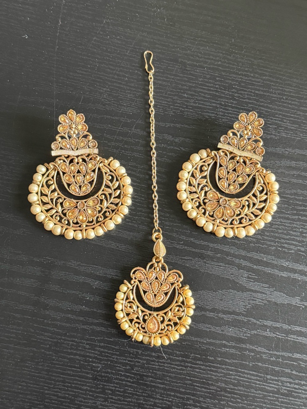 Traditional Indian Gold Tone Earrings & Maang Tikka Set with Pearl Accents